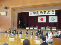 ４